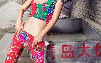 教材不太正经——爱丝写真呈现的美丝学校体罚图册