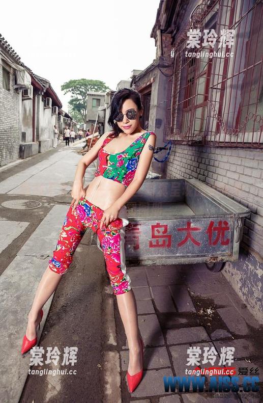 教材不太正经——爱丝写真呈现的美丝学校体罚图册
