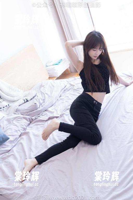 BoBoSocks袜啵啵-甜甜圈 BoBoSocks袜啵啵 - 甜甜圈在短裙里,高清图片让我脑补了一堆……你说是不是?