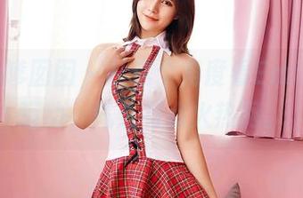 Feilin嗲囡囡 – 从这个角度看Emily尹菲运动，气氛有点火热啊。