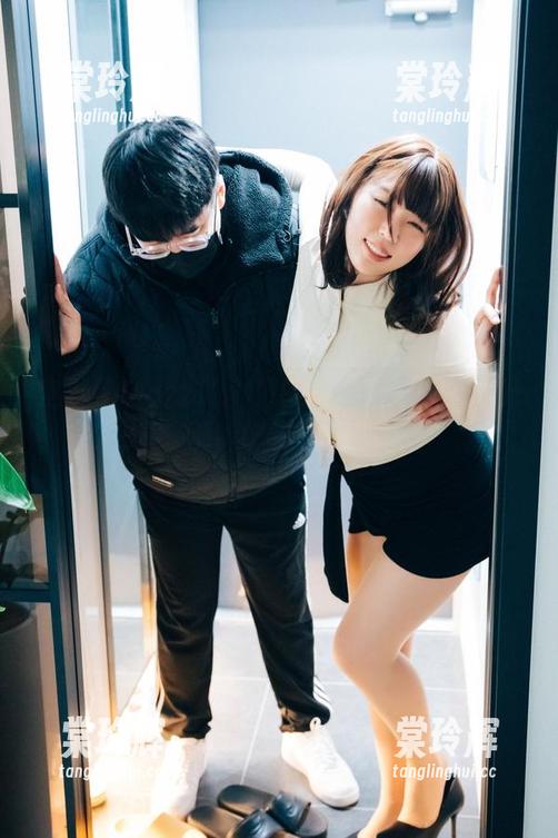 这就是Mozzi(모찌)的泳装写真：让阳光都嫉妒的色彩！