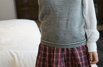 看这组ROSI的嫩学妹制服，真心希望课间能再延长五分钟。