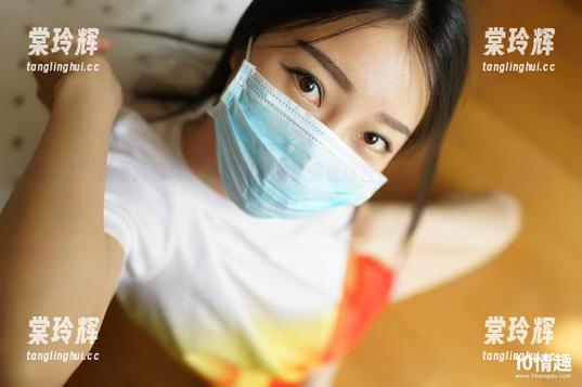 看ROSI的最新写真集，红色蕾丝像是在说些什么，又好像什么都没说。
