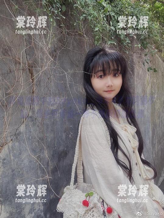 高清原图中的Sayako＿今年4岁与玛丽罗斯，似乎在传递一种不知所措的优雅