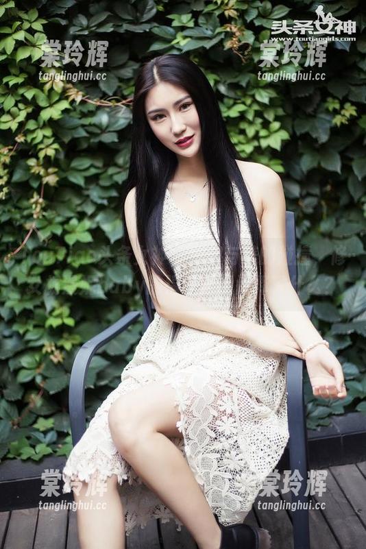 TouTiao头条女神-杨漫妮baby TouTiao头条女神 - 信仰与美的碰撞,修女杨漫妮baby的福利作品阐释了什么?