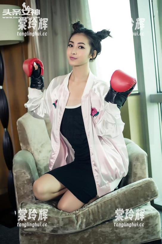 TouTiao头条女神-罗蔓蒂 TouTiao头条女神 - 罗蔓蒂的女孩作品分享,看到最后我只想说:“喔,竟然有这样的搭配!”