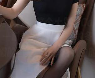 Xiuren秀人网 – 这个土肥圆Caro的粉色写真集，一时间把我从冷酷的冬天拉入了粉嫩的春天，分享是必须的！