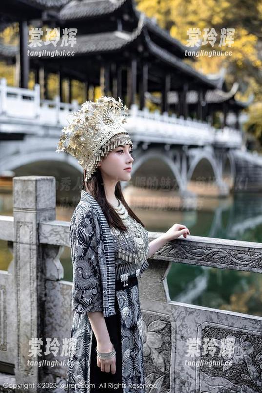 Xiuren秀人网 - 水手服的魅力：芭比KIKI私拍图包，海浪和妩媚并存