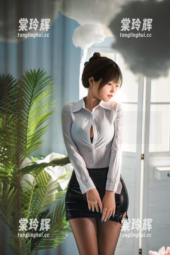 eloise软软 eloise软软的写真,腿美到我每天都要重播!