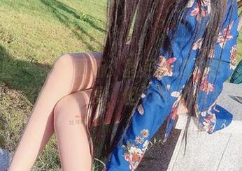 微密圈 – 又见更新：丝月神的白色绫丝过膝，一路吸引视线，但为何又心生疑问？