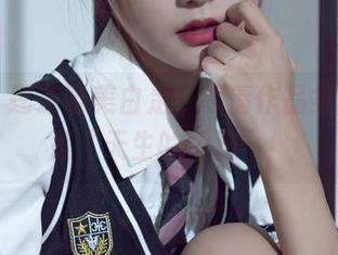 丽柜 – 莲莲唯美白足，高清作品集，不愧是“天生的模特”！