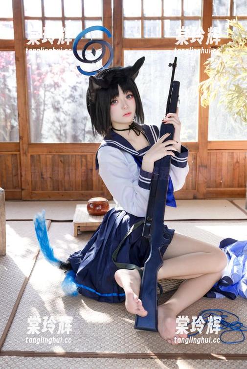 九柒喵 作品里缺席的可爱?九柒喵透过校服展现了什么?