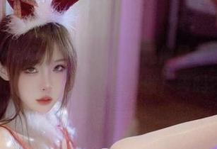 余多多Dudu户外合集，越看越像是在逛衣橱的壁纸展，这是要替爱情做广告吗？