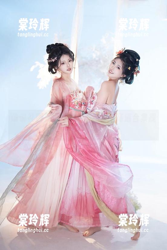 你夏夏 谁说礼服只能庄重?你夏夏的高清合集提醒你:滑稽也能优雅!