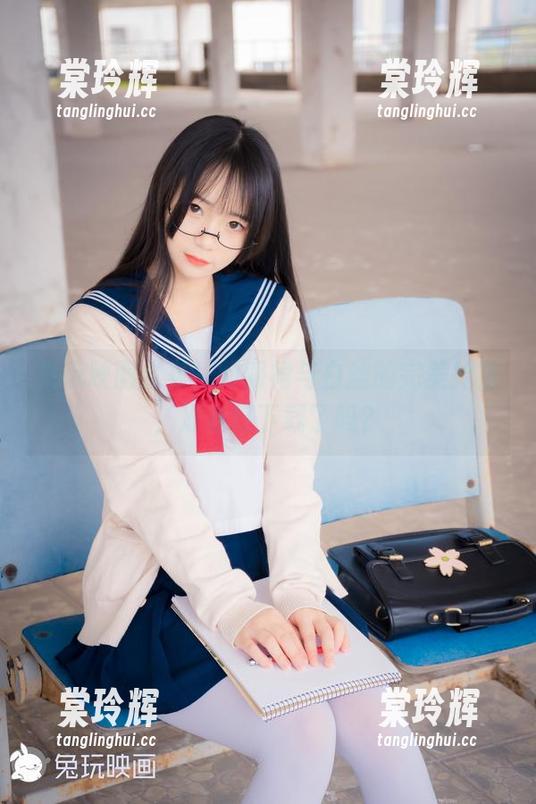 兔玩映画 兔玩映画全集,制服裙与白丝的完美掉落,准备好下载了吗?