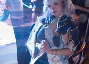 这组NIKKE水着，前羽rr(Rosanna)又在玩cos！