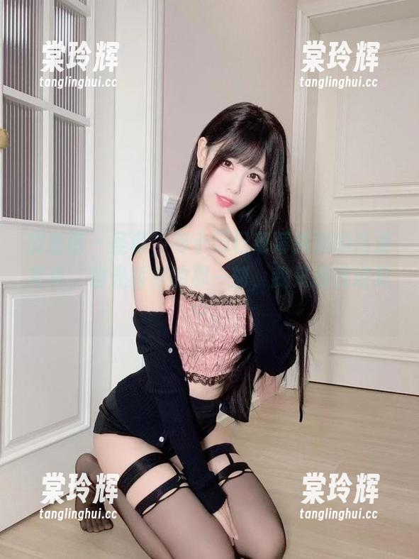 十万口草莓粥粥 微密圈 - 圣诞,有十万口草莓粥粥的高清写真,时光暂停的那一刻,我只想沉浸其中。
