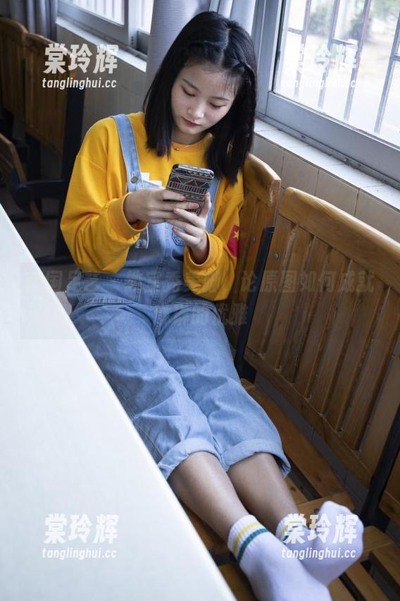 南国足艺-琳琳 南国足艺 - 教室秀美脚,论原图如何成就琳琳的优雅