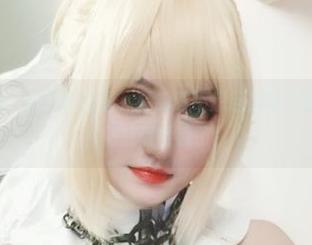 我忍不住想说，这白色套图，夏鸽鸽不想起床毫不留情的COS风格彻底颠覆我了！