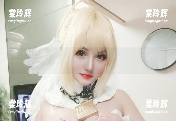 夏鸽鸽不想起床 我忍不住想说,这白色套图,夏鸽鸽不想起床毫不留情的COS风格彻底颠覆我了!