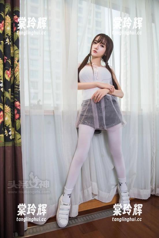 头条女神 - 在线享受火儿短裙，高清但不失俏皮