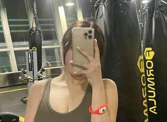 微密圈 – 这不是随便的定制图片，奶宝妹纸红黑风格，让你欲罢不能。