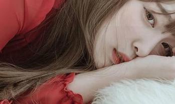 当姜仁卿(강인경)遇上埃罗芒阿老师，结果是这样的写真，嘿嘿！