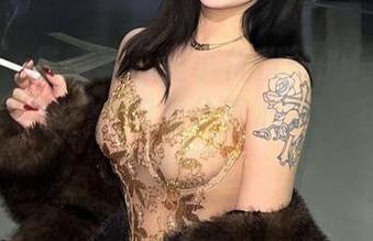 微密圈 – 最新写真里小优优子的每个表情都那么真实，像和我分享心事，但又让我捉摸不透。