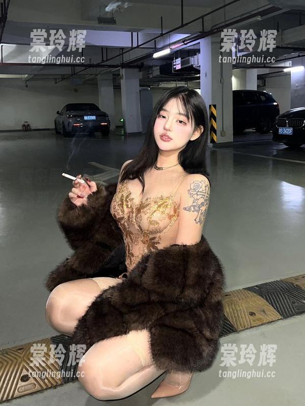 小优优子 微密圈 - 最新写真里小优优子的每个表情都那么真实,像和我分享心事,但又让我捉摸不透。