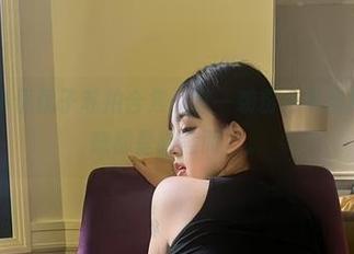 微密圈 – 小优优子私拍合集：这一袭粉色吊带裙，感情生意都是随意而至。