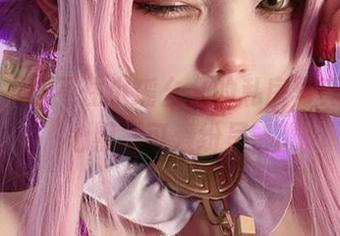 雨天也抵挡不住小瑶幺幺的私房写真，少女心照样可爱纷呈。