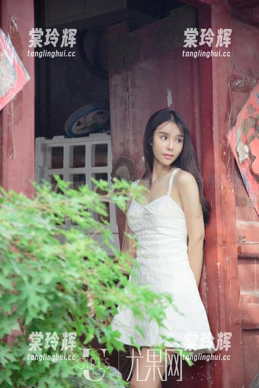尤果网-信悦儿 尤果网 - 信悦儿私房旅拍原图——慢条斯理地看着,感觉有点不寻常。