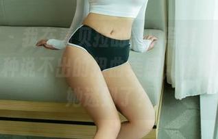 尤果网 – 我在看贝拉的黑白写真，图册真耶…有种说不出的扭曲美感，难道我也被她迷到了？