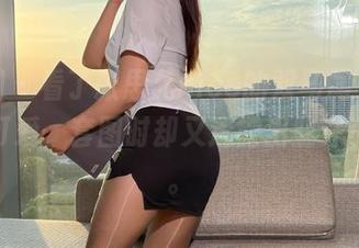 微密圈 – 看了张思允nice的双马尾，原图时而可爱，套图时却又透露出些许小俏皮。