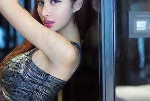 推女郎 – 模特林夕最新力作，奶牛正在踏着节奏慢慢走来