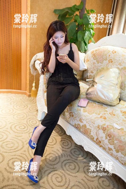 推女郎-纯小希 推女郎 - 在线看纯小希:镂空的缝隙里,藏着一丝幽幽的气息?