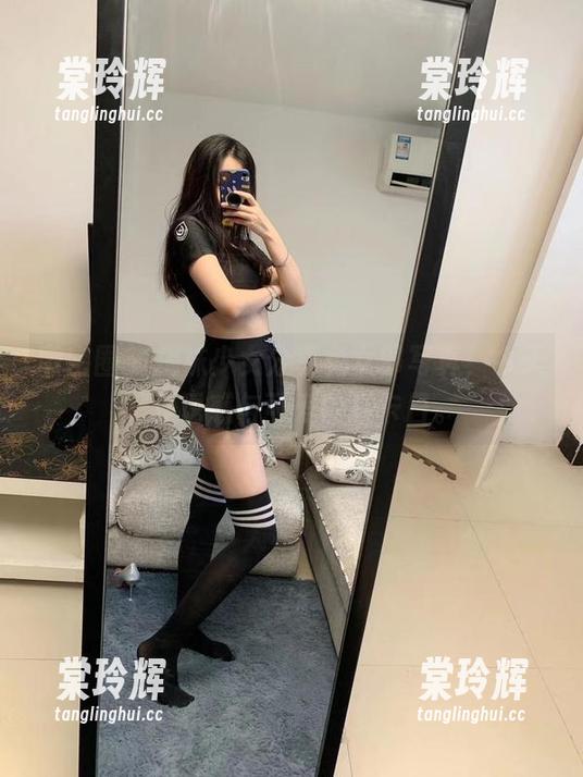 提袜少女 微密圈 - 提袜少女分享兔女郎写真,今天又是诱惑与可爱的打卡日。