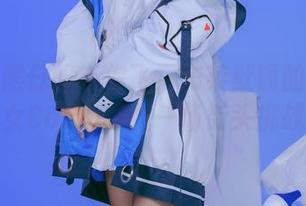 是一只熊仔吗带你飞：布莱默顿的功夫少女Cos，只欠一场街头挑战
