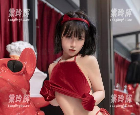 晕崽Zz 别走!晕崽Zz的抹胸小白兔写真集分享,抓紧犀利的眼神不放!