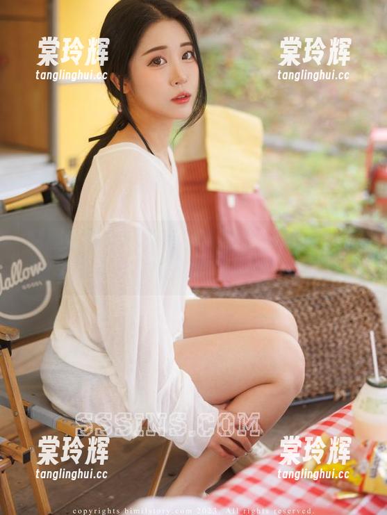 制服也能如此多变，普美(bomi)的高清写真让你眼前一亮