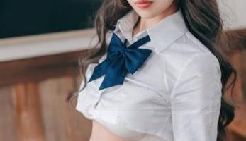 你能想象秘书杏仁曲奇的另类萌态吗？精选图包众多姿态任你pick！