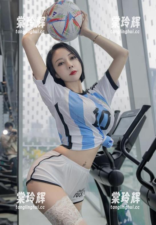 果儿Victoria 微密圈 - 免费获取“果儿Victoria”的浴室足球原图,谁说运动只能在外面呢?