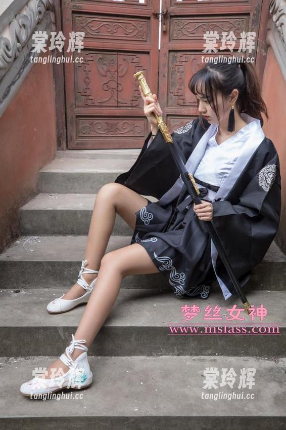 梦丝女神-雨晨 梦丝女神 - 段子手雨晨的写真集:小牛仔的裤里丝,哈哈,真挺有趣!