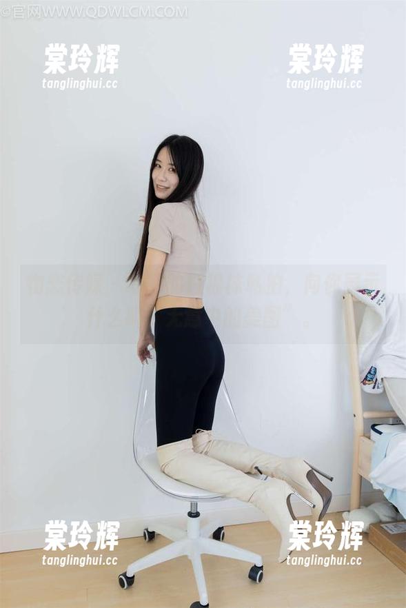 物恋传媒-嘟嘟 物恋传媒 - 嘟嘟的白棉袜私拍,向你展示什么叫“无意中的美图”。