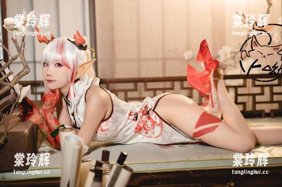 无圣光下，狐萝卜呦的白裙玩得娇羞捉弄。