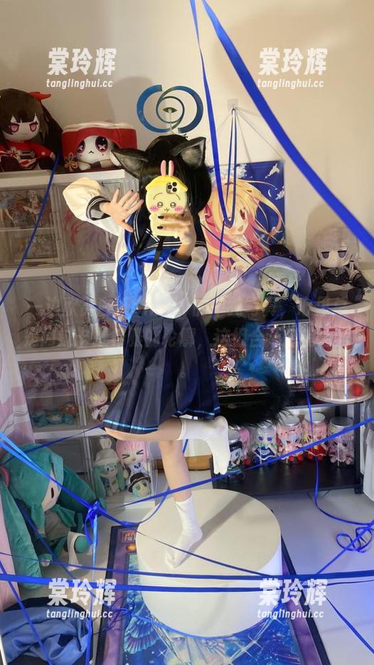 白栎Shirly 一边欣赏白栎Shirly的单纯写真,心里总是闪过卡提希雅的轮廓,这组合还挺有意思。