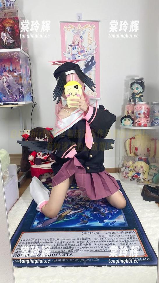 白栎Shirly 白栎Shirly又带着新泳衣作品集回来啦!有种清凉的别致期待