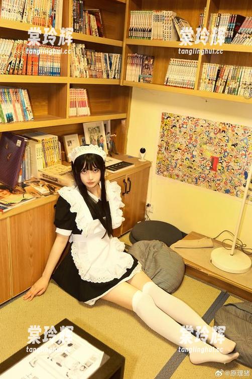白莉爱吃巧克力 灰丝与白莉爱吃巧克力——图库中的轻松分享