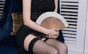 秀人网 – 连衣裙的颜色在高清下竟然这么迷惑，Egg-尤妮丝Egg的图片让我想多看一会儿。