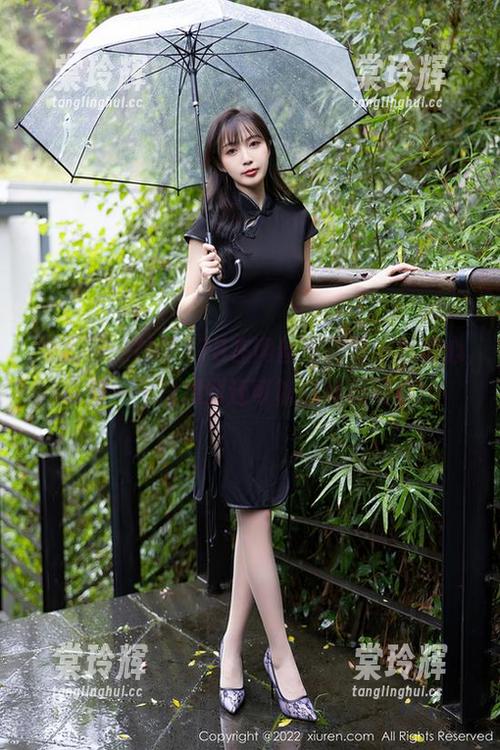 秀人网-柚子178 秀人网 - 柚子178在肉丝图册里,找到心头好——没想到还可以这样玩写真!